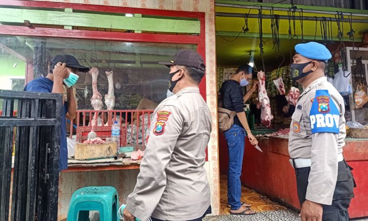 Operasi yustisi intens dilakukan petugas gabungan Satpol PP, Polri, dan TNI di Kabupaten Blitar. (foto: ist)