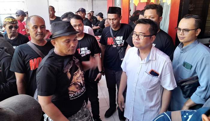 Cegah Lawan Bumbung Kosong, Pengacara M Sholeh Daftar Cabup ke PDIP Sidoarjo