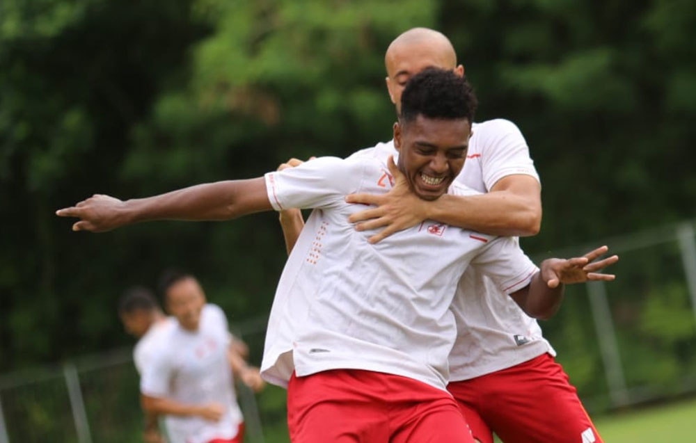 Pemain baru Persik Kediri asal Papua, Jeam Kelly Sroyer. Foto: Ist
