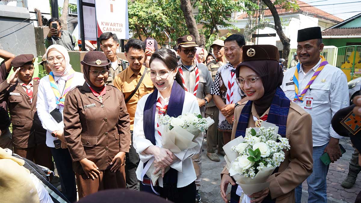 Wali Kota Kediri, Vinanda Prameswati, saat mendampingi kunjungan Waka 1 Bina Muda Kwarda Jatim, Arumi Bachsin Emil Dardak. Foto: Ist