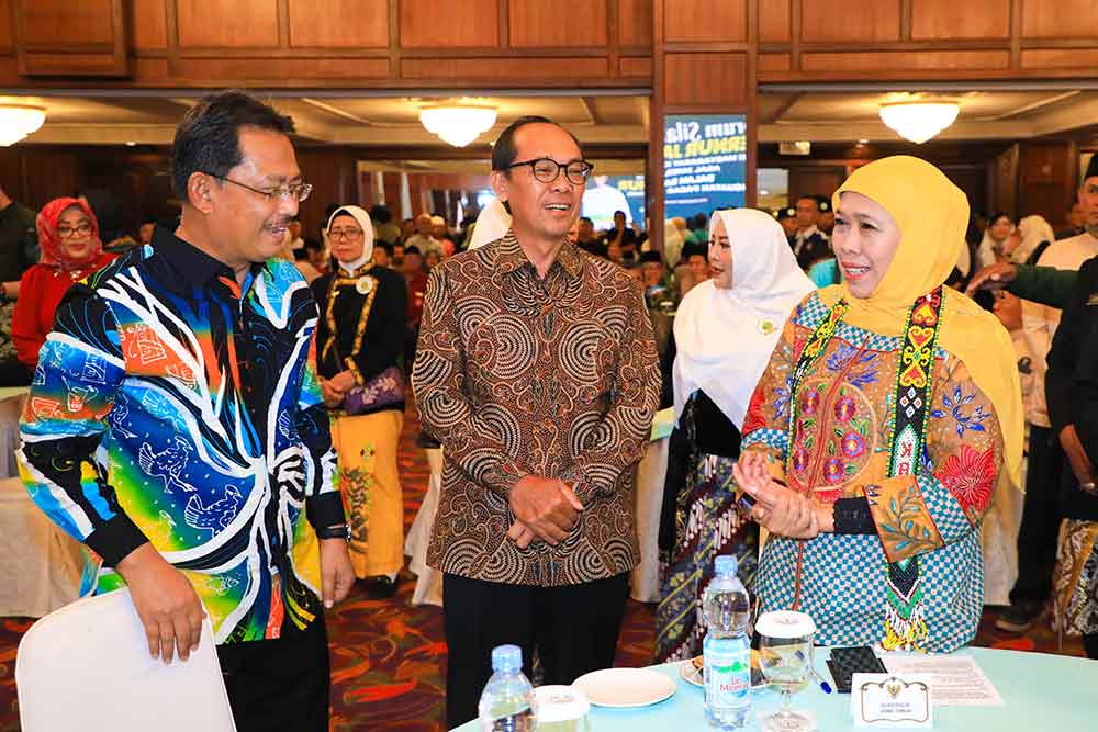 Gubernur Khofifah (kanan) dalam acara Forum Silaturahim dengan Masyarakat Kalimantan Timur (Kaltim) asal Jatim. (Ist)