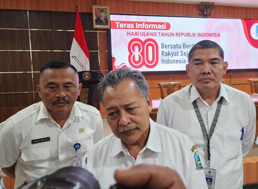 Muhibbin, Analis Kebijakan Ahli Madya Pembina Utama Muda Biro Kesra Pemprov Jatim saat memberikan keterangan
