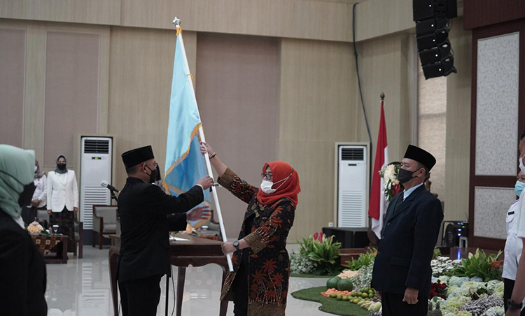 Jajaran Pengurus Dewan Koperasi Indonesia Daerah (Dekopinda) Kota Batu Masa Jabatan 2020-2025 resmi dilantik oleh Wakil Ketua Dekopinda Jawa Timur Rini Sukesiningsih. Pelantikan berlangsung di Gedung Graha Pancasila Balai Kota Among Tani, Rabu (7/4/2021). (foto: ist)