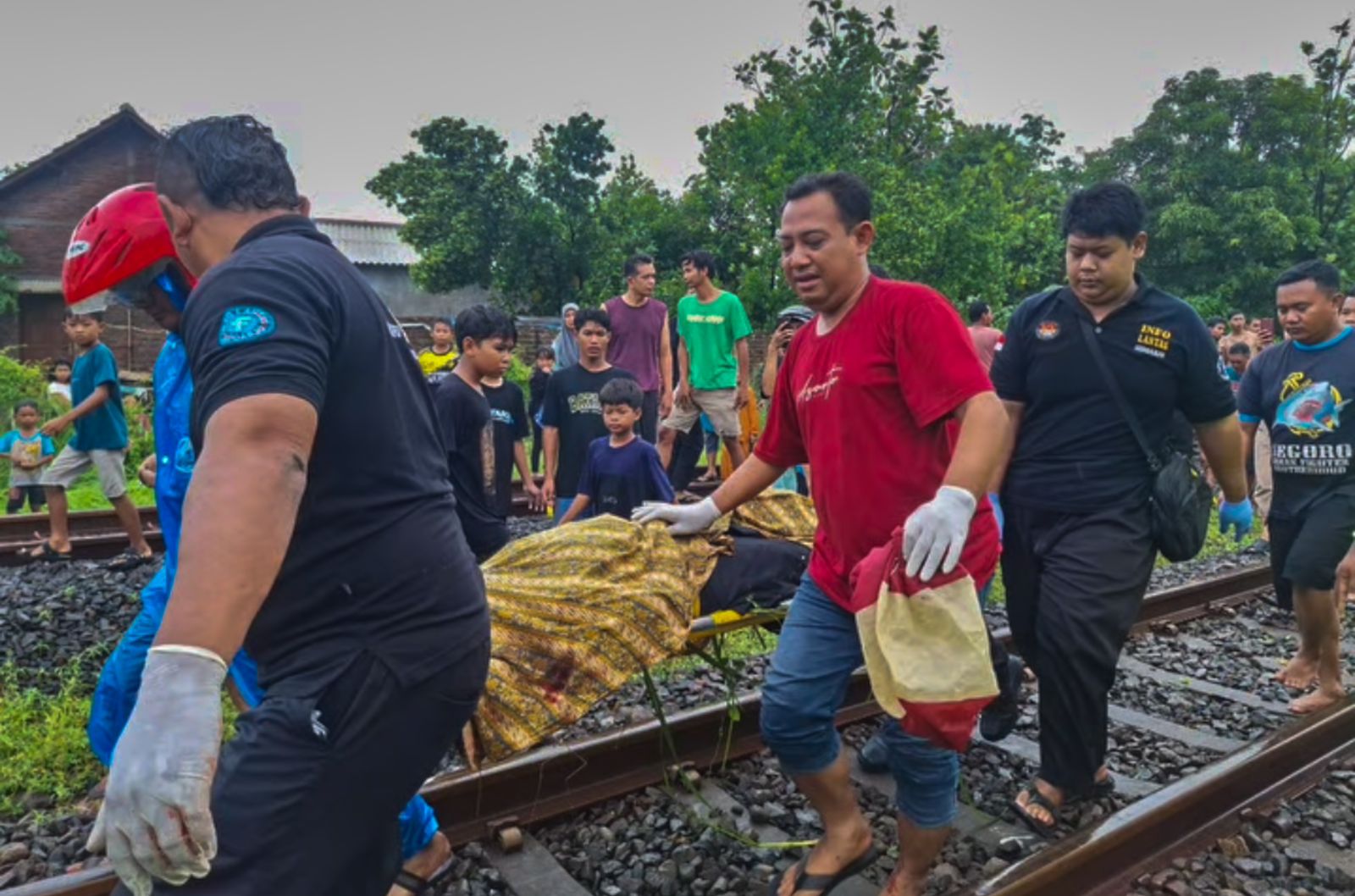 Mahasiswi Sidoarjo Tewas Usai Dihatam KA GBMS di Perlitasan Tanpa Palang Pintu