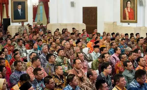 Kepala Daerah seluruh Indoensia dalam rapat Pemerintahan di Istana Negara, Jum