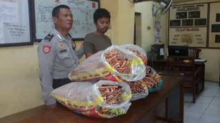 Tersangka pemulung di Mapolsek Gedangan. Nanang Ichwan/BangsaOnline