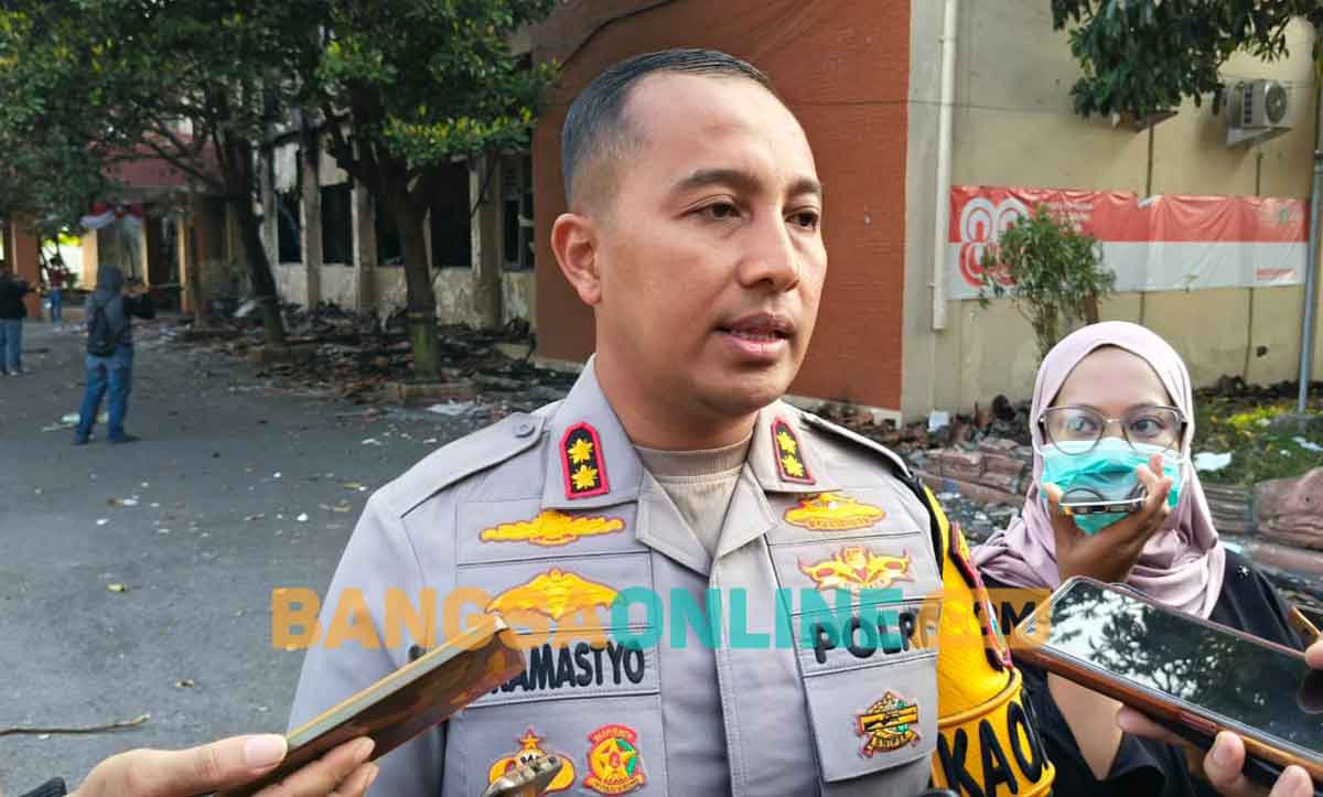Kapolres Kediri saat memberi keterangan kepada awak media. Foto: MUJI HARJITA/BANGSAONLINE