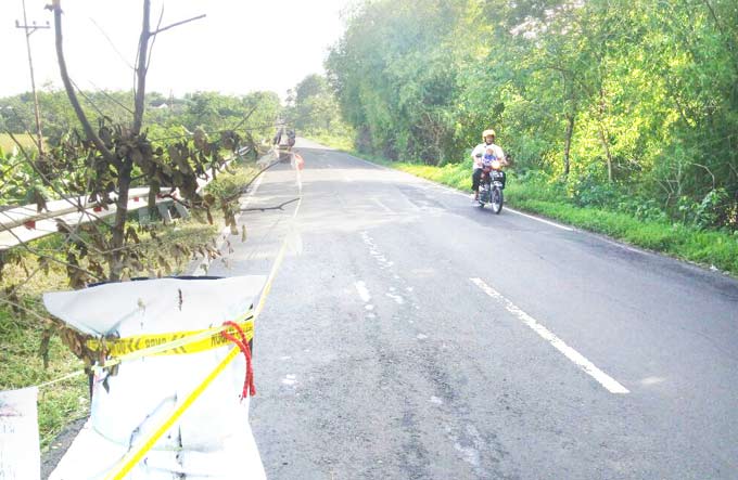 Pondasi Jalan Raya Kenep Ambrol