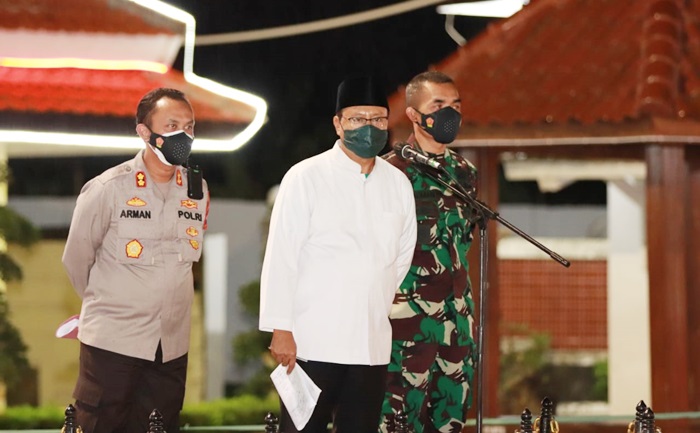 Wali Kota Pasuruan Gus Ipul didampingi Kapolres Pasuruan Kota dan Dandim 0819 Pasuruan saat menyampaikan perkembangan terkini Covid-19 di Kota Pasuruan.