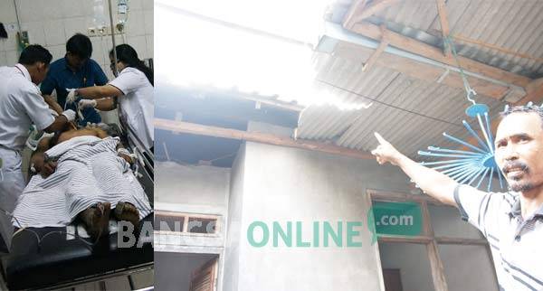 Asfar menunjukkan atapnya yang ambrol karena maling, dan pelaku saat dirawat usai dimassa. foto: rony suhartomo/ BANGSAONLINE
