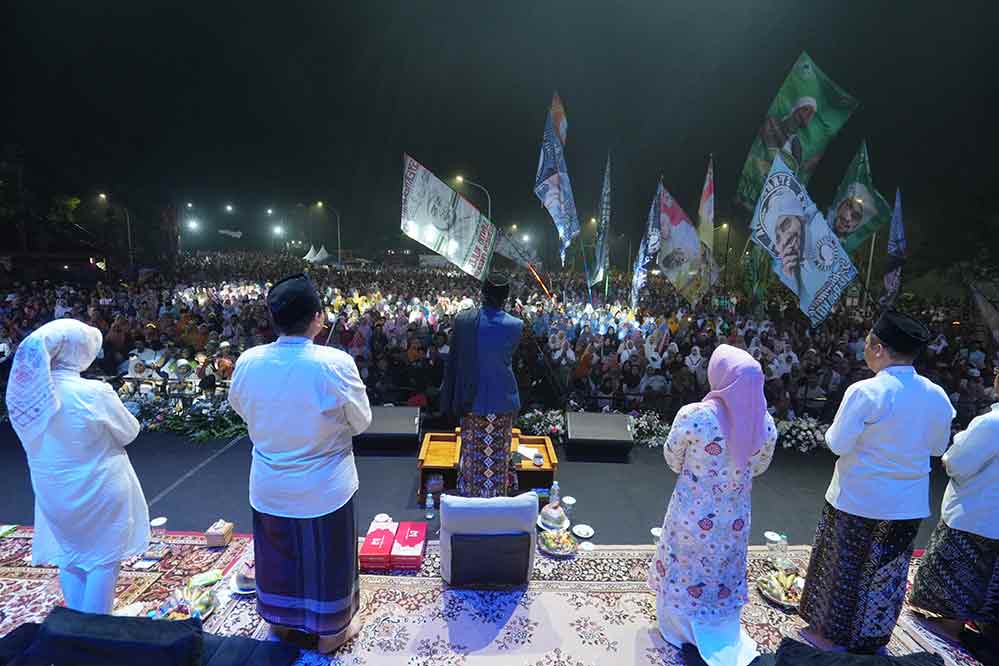 Suasana pengajian dan dzikir bersama Gus Iqdam di TBM Rejoto, dihadiri oleh ribuan warga dari berbagai daerah. (Ist)
