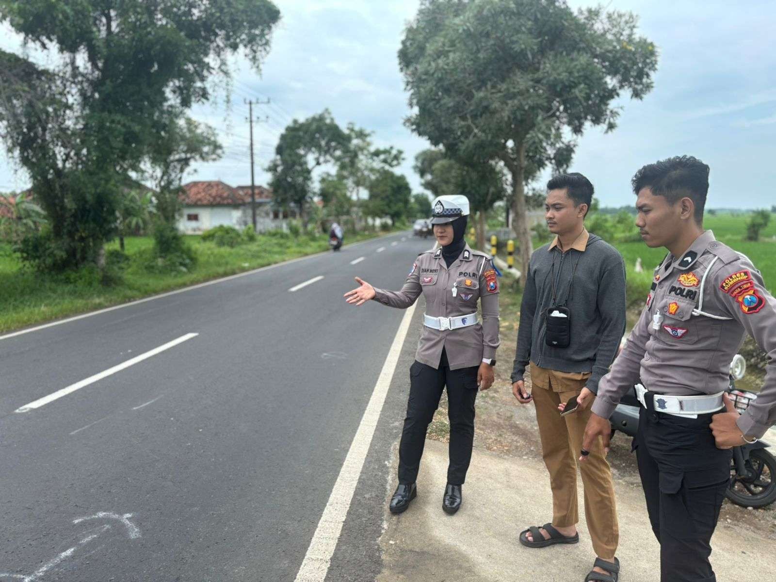 Anggota Satlantas Polres Sumenep saat memetakan titik rawan laka