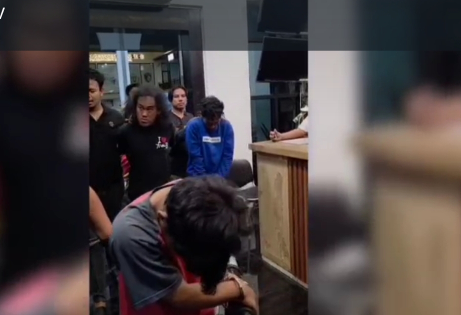 Polrestabes Surabaya Tangkap Tiga Teknisi WiFi yang Gasak Uang dan Emas di Rumah Warga Kenjeran