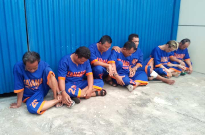 Para pelaku pembajakan truk kontainer.