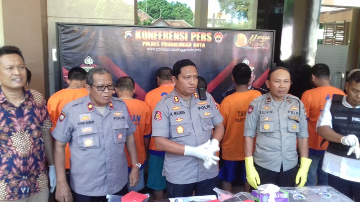 Kapolres Probolinggo Kota AKBP Ambaryadi Wijaya saat ungkap kasus.