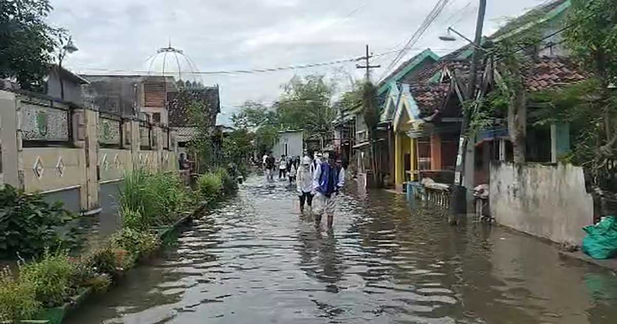 Banjir yang merendam permukiman warga di Desa Kedungringin, Kecamatan Beji, Kabupaten Pasuruan.