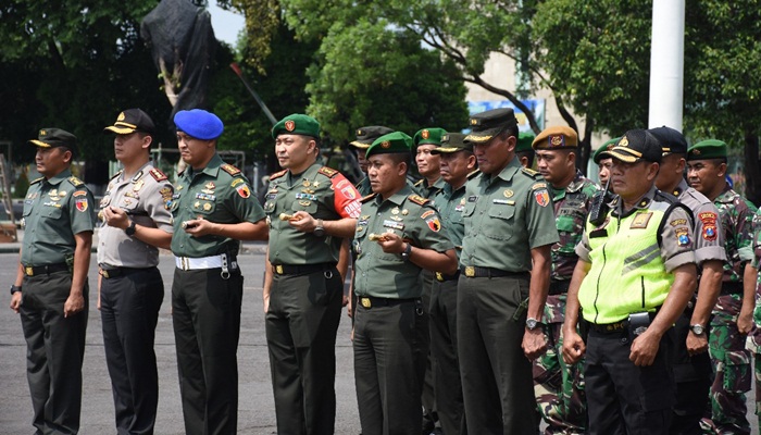 Apel pengamanan VVIP di Lapangan Hitam, Makodam V/Brawijaya, Surabaya, Rabu (22/1) siang.