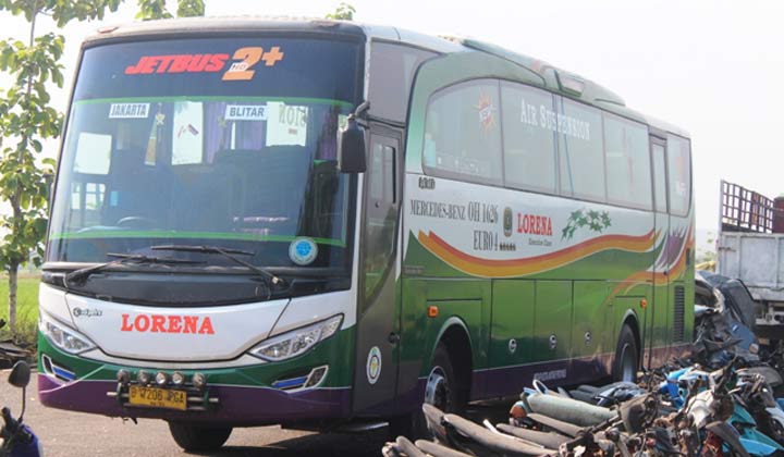 Bus Lorena saat diamankan di Pos Laka Satlantas Polres Ngawi.