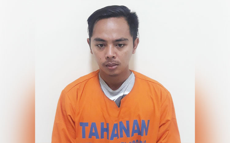 Tersangka Wak Guru diamankan di Mapolresta Sidoarjo.
