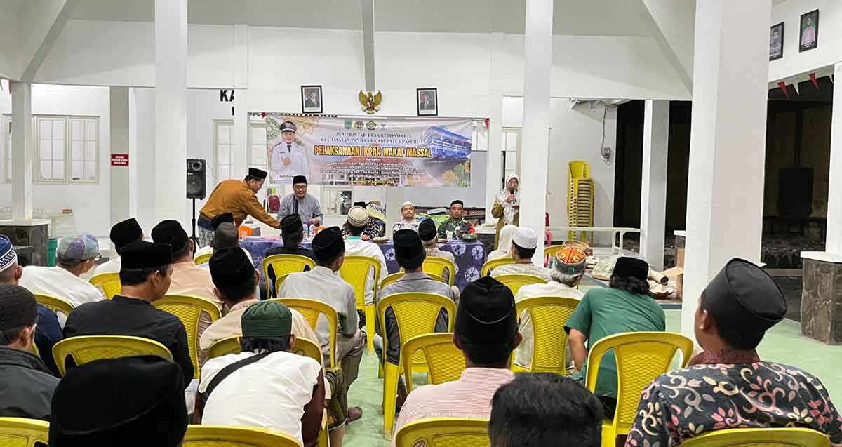 Penandatanganan akta ikrar wakaf masal yang dilakukan Kantah Kabupaten Pasuruan. 