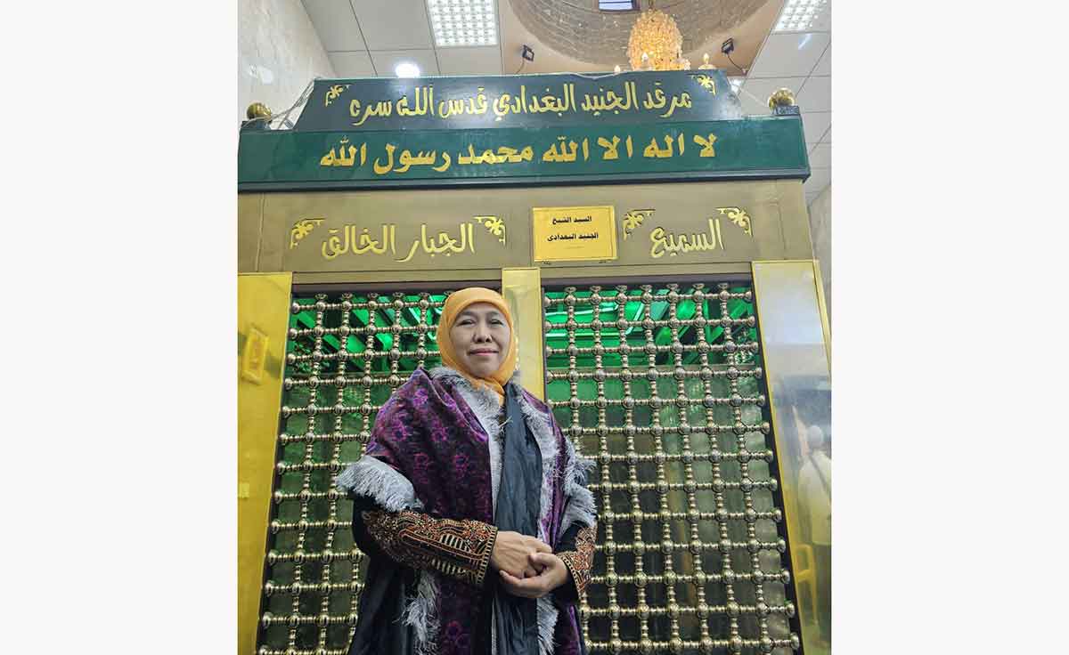 Ketua Umum PP Muslimat NU, Khofifah Indar Parawansa, ketika ziarah makam ahli tasawuf dunia di Baghdad, Irak.
