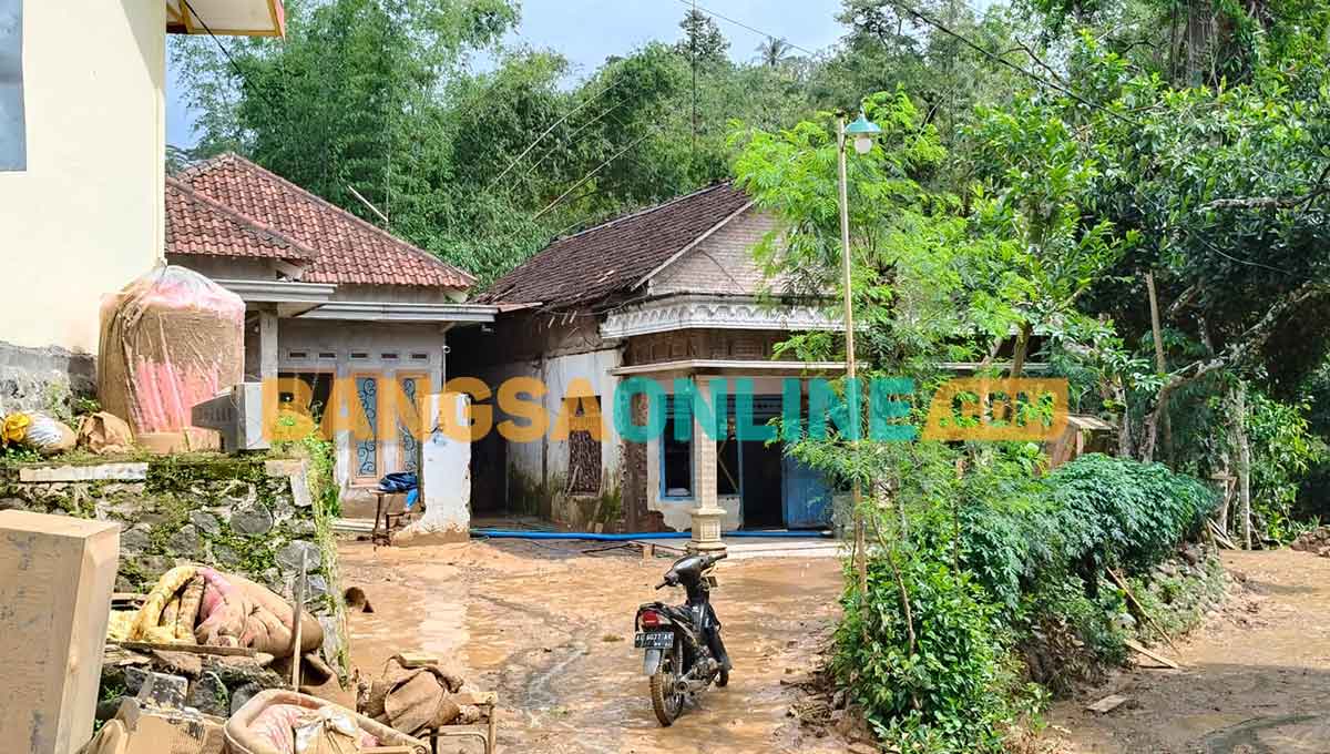 Rumah warga terdampak tanah longsor dan banjir di Kecamatan Mojo, yang perlu pendapat perhatian serius dari Pemkab Kediri. Foto: MUJI HARJITA/BANGSAONLINE