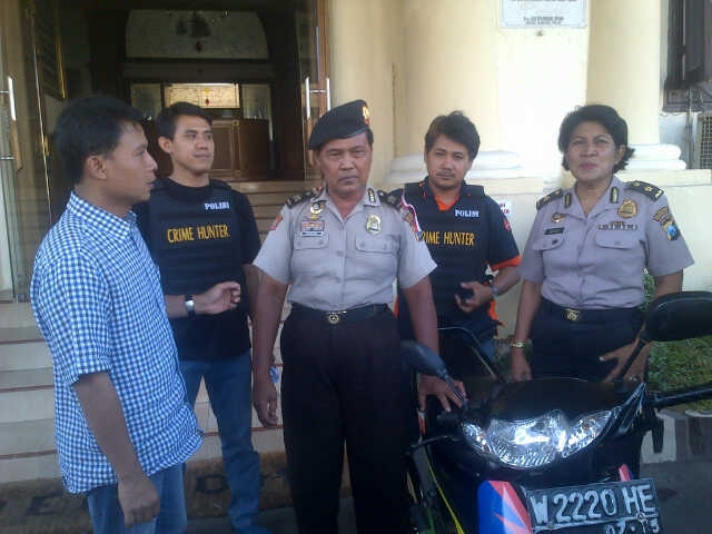 polisi gadungan yang bikin keresahan ibu-ibu. foto:rusmiyanto/BANGSAONLINE