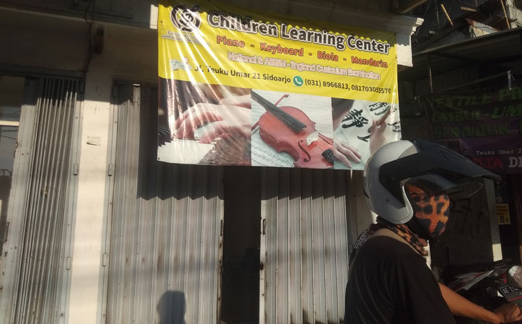 Rumah les piano di Jalan Teuku Umar, Kecamatan Sidoarjo Kota, yang diobok-obok maling.