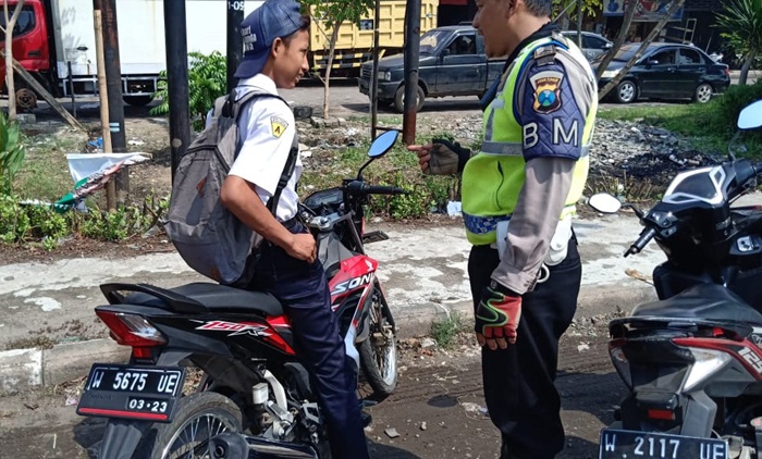 Sebulan, Satlantas Polresta Sidoarjo Tilang 10.050 Pengendara Tak Pakai Helm dan Lawan Arus