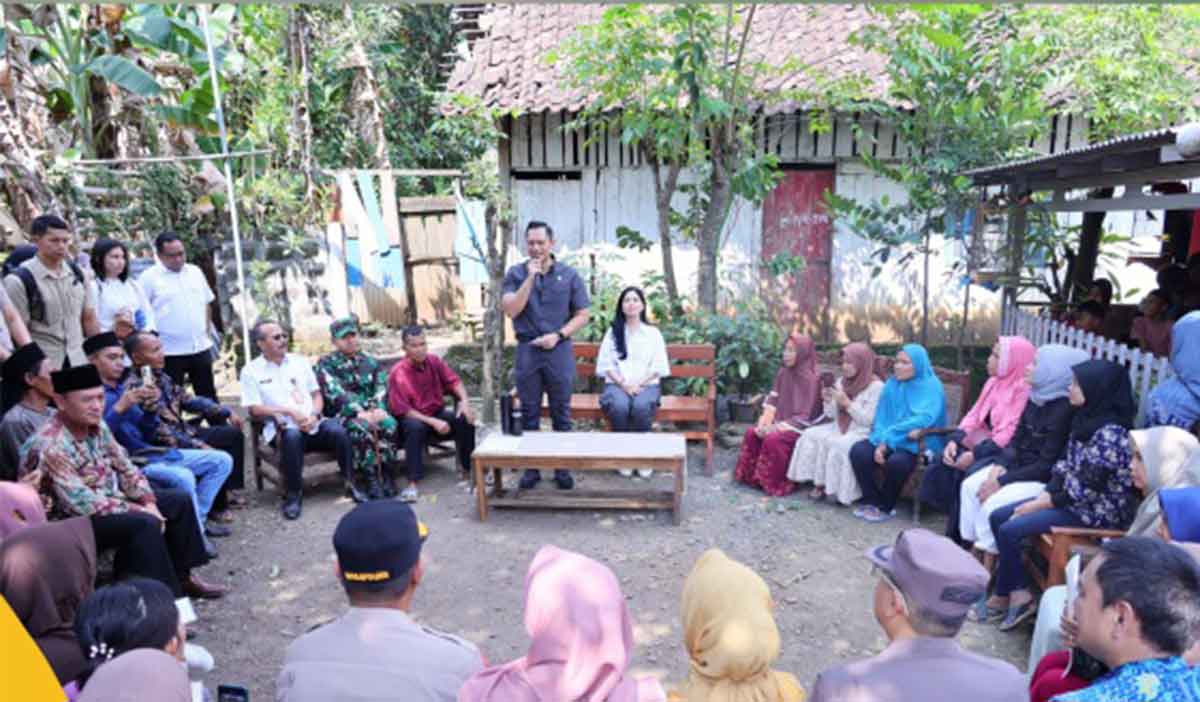 Menteri ATR/BPN saat menyapa masyarakat.