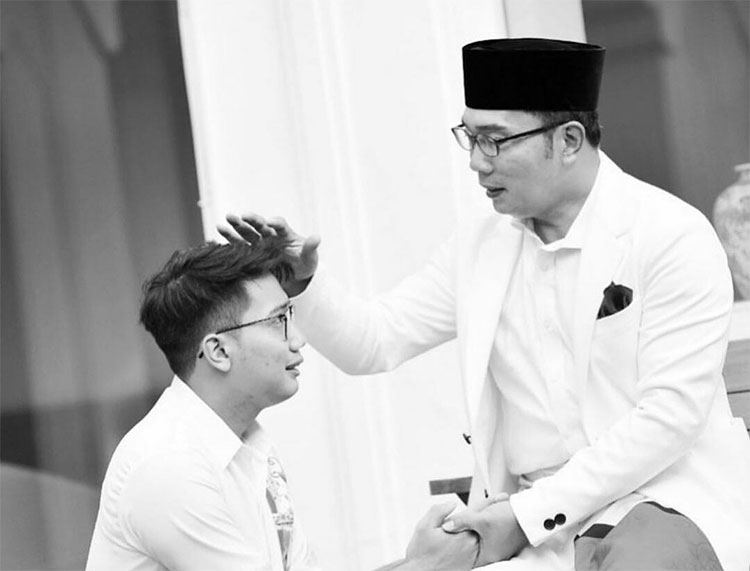 Emmeril Khan Mumtadz atau Emil bersama Ridwan Kamil.