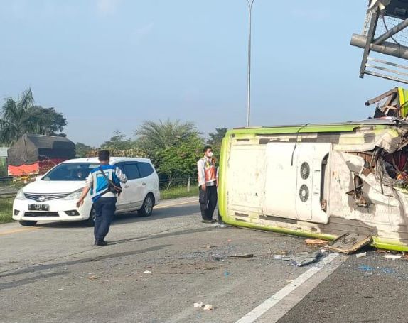 Khofifah Terpukul atas Kecelakaan Bus  Ardiansyah, Minta Pengendara Berhenti Setiap 4 Jam