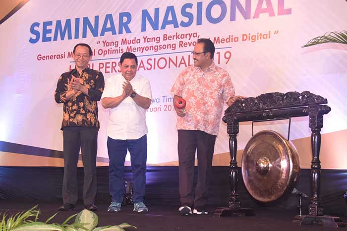 Gus Ipul saat membuka Seminar Nasional “Yang Muda Yang Berkarya, Generasi Millenial Optimis Menyongsong Revolusi Media Digital” dalam rangka Hari Pers Nasional (HPN) di Hotel Garden Palace Surabaya, Kamis (7/2). foto: ist