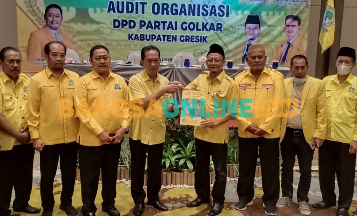 Pengurus DPD Golkar Gresik saat audit organisasi. Foto: SYUHUD/BANGSAONLINE