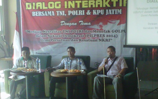BAHAS PILPRES - Dialog Interaktif pilpres oleh Gemasaba Jatim di JX Internasional, Rabu (25/6/2014). foto nur faishal/BangsaOnline