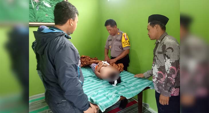 Korban saat disemayamkan di rumah duka usai dilakukan pemeriksaan.