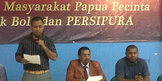 Masyarakat papua pecinta sepak bola dan persipura. foto: merdeka.com