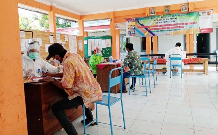Pelaksanaan tes rapid di Desa Ponggok, Kecamatan Mojo. foto: ist.