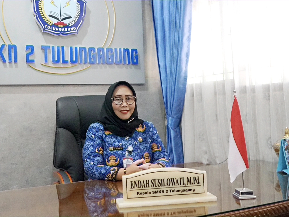 Endah Susilowati, Kepala SMKN 2 Tulungagung