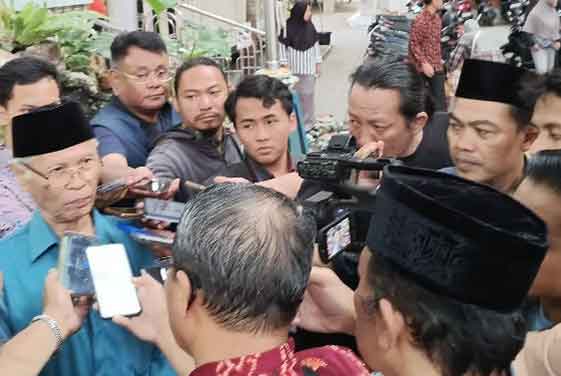 Ketua Ponpes Wali Barokah Kota Kediri, H. Sunarto saat memberi keterangan kepada wartawan. (Ist)