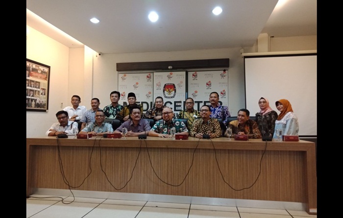 Badan Anggaran DPRD Kab. Pasuruan diruang Media Center KPU RI. 