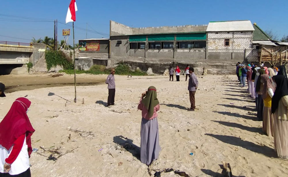 Kegiatan upacara berjalan lancar dan mematuhi protokol kesehatan dengan ketat.