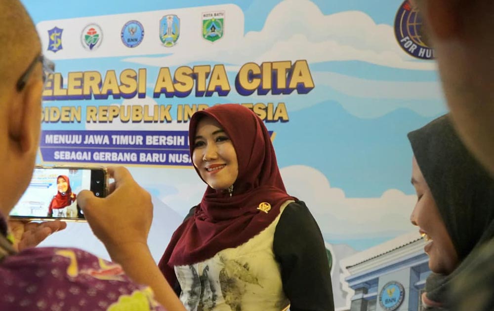 Lia Istifhama, Anggota DPD RI asal Jatim, saat menghadiri deklarasi "Jawa Timur Bersih Narkoba".