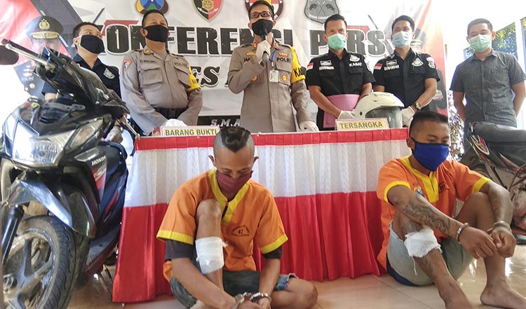 Kapolres Lamongan, AKBP Harun dan dua tersangka.