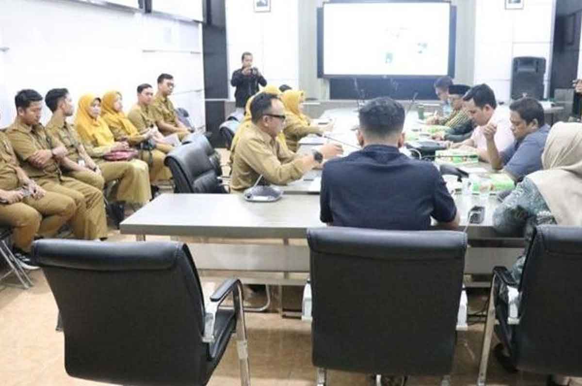 Rapat Hearing Penipuan SK Palsu digelar tertutup di DPRD Gresik. Foto: Ist