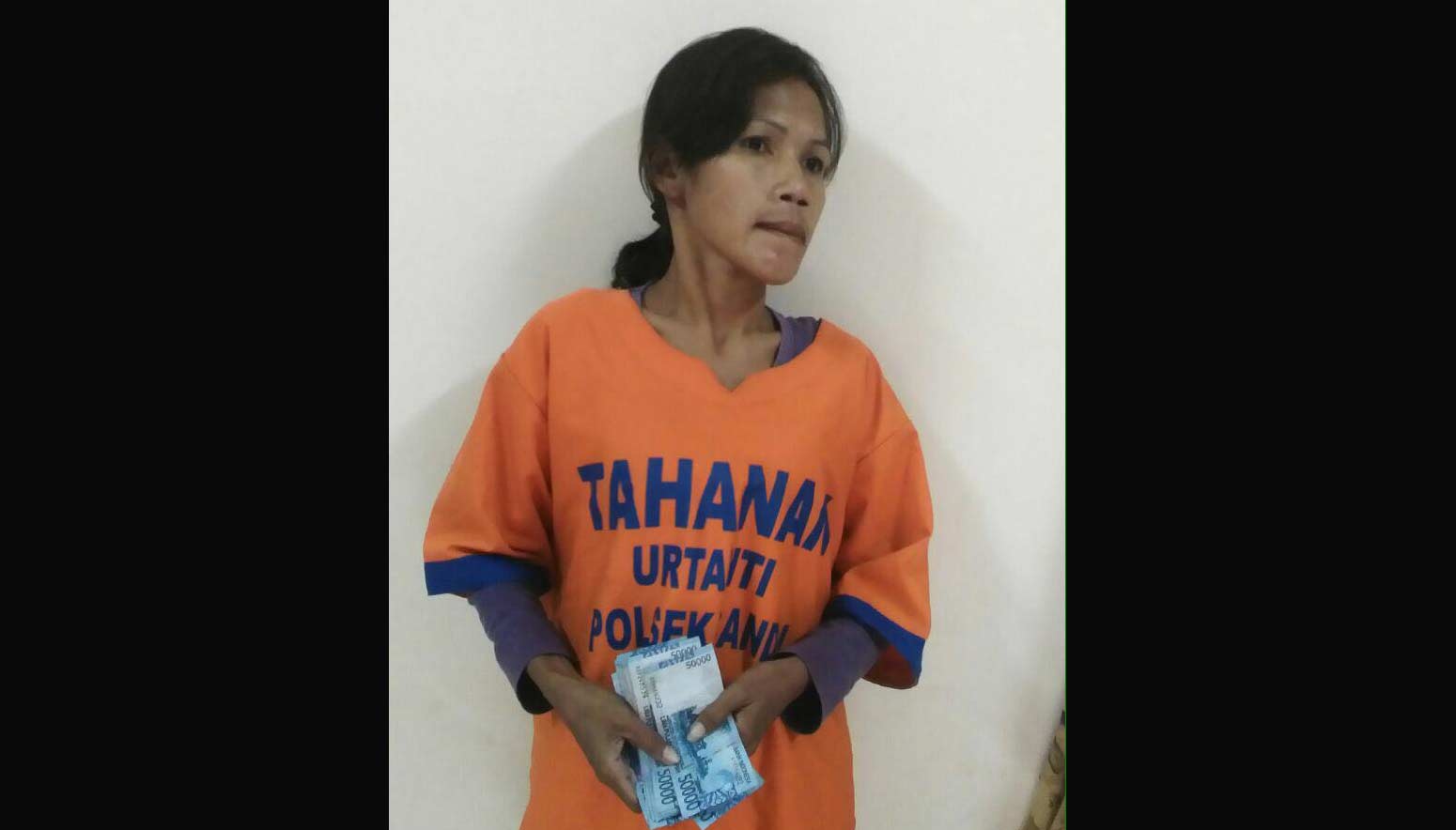 Tersangka Nur Hairun Nisa, batal lebaran bersama keluarga di rumah. foto: CATUR AE/ BANGSAONLINE