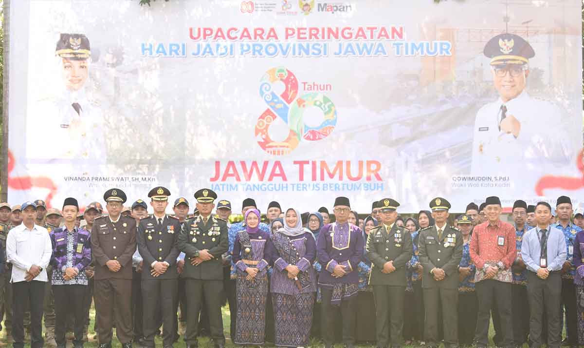 Wali Kota Kediri bersama perwakilan Forkopimda saat upacara HUT ke-80 Jatim.