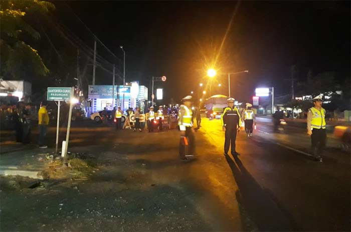 Kasatlantas Polres Pasuruan AKP Eko Iskandar memimpin langsung giat razia dan patroli skala besar di Jalan Surabaya-Malang.