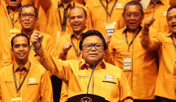 Ketua Umum Partai Hanura Oesman Sapta Odang (OSO) saat melantik Dewan Pengurus Pusat (DPP) 2016-2020 di SICC, Sentul, Bogor, Rabu (22/2). foto: JPNN