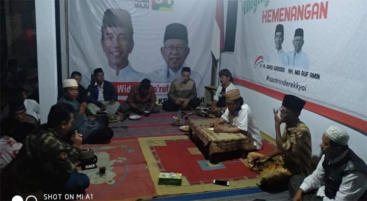 Kegiatan pengajian dan syukuran.